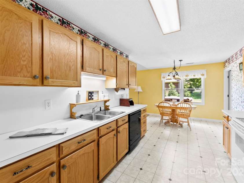 1958 Cameron Heights Circle, Denver, NC 28037.  MLS# CAR4271830, YatesRealty ID 26305. 