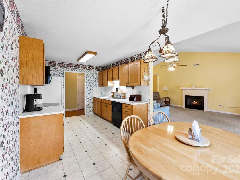 1958 Cameron Heights Circle, Denver, NC 28037.  MLS# CAR4271830, YatesRealty ID 26305. 