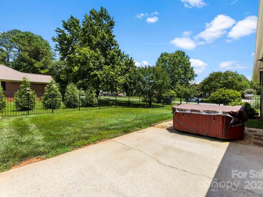 1958 Cameron Heights Circle, Denver, NC 28037.  MLS# CAR4271830, YatesRealty ID 26305. 