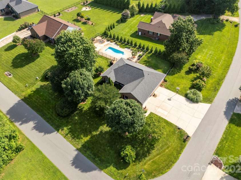 1958 Cameron Heights Circle, Denver, NC 28037.  MLS# CAR4271830, YatesRealty ID 26305. 