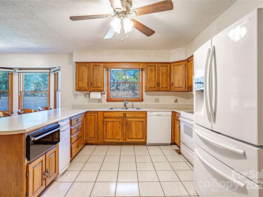 35 Tree Top Drive, Arden, NC 28704.  MLS# CAR4237850, YatesRealty ID 26306. 