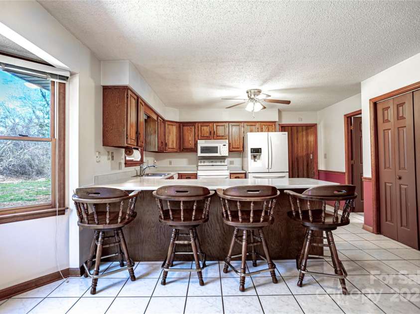 35 Tree Top Drive, Arden, NC 28704.  MLS# CAR4237850, YatesRealty ID 26306. 