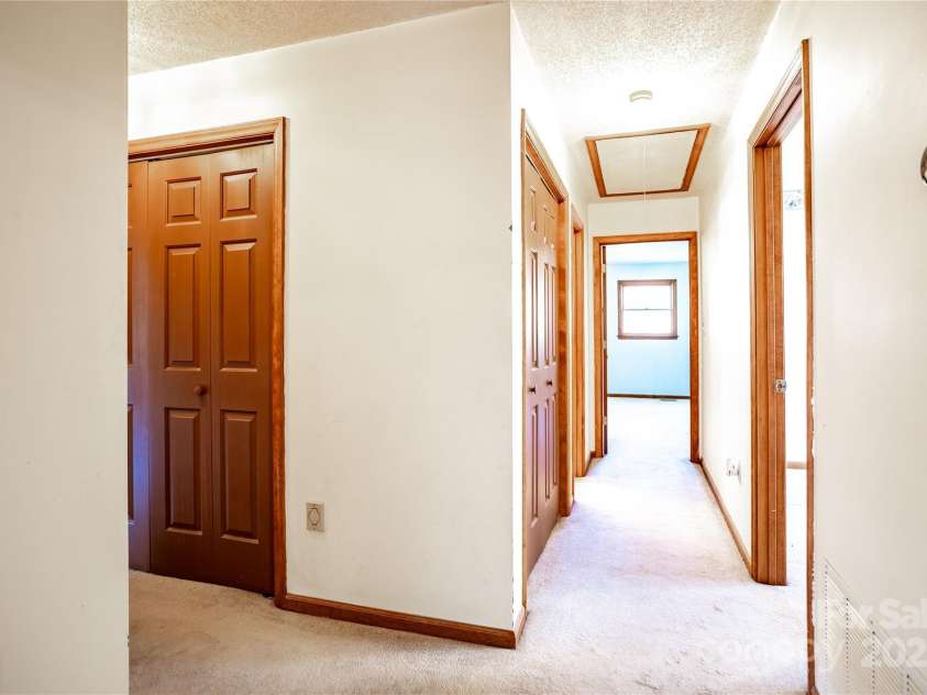 35 Tree Top Drive, Arden, NC 28704.  MLS# CAR4237850, YatesRealty ID 26306. 