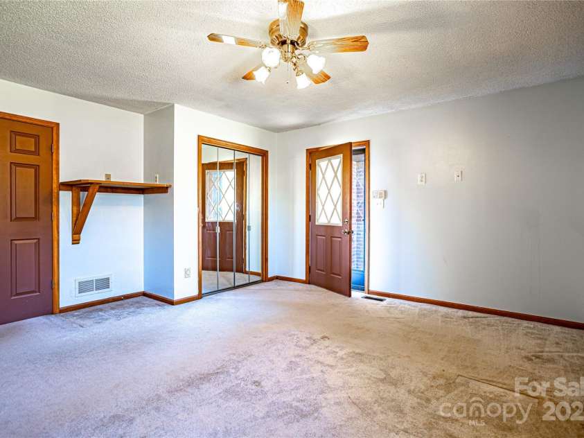 35 Tree Top Drive, Arden, NC 28704.  MLS# CAR4237850, YatesRealty ID 26306. 
