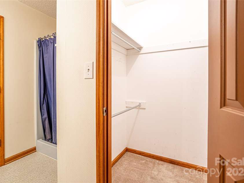 35 Tree Top Drive, Arden, NC 28704.  MLS# CAR4237850, YatesRealty ID 26306. 