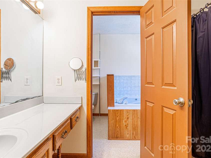 35 Tree Top Drive, Arden, NC 28704.  MLS# CAR4237850, YatesRealty ID 26306. 