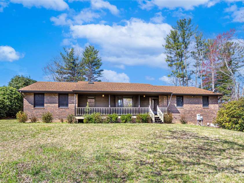 35 Tree Top Drive, Arden, NC 28704.  MLS# CAR4237850, YatesRealty ID 26306. .93 acre lot in Glen Cove Subdivision