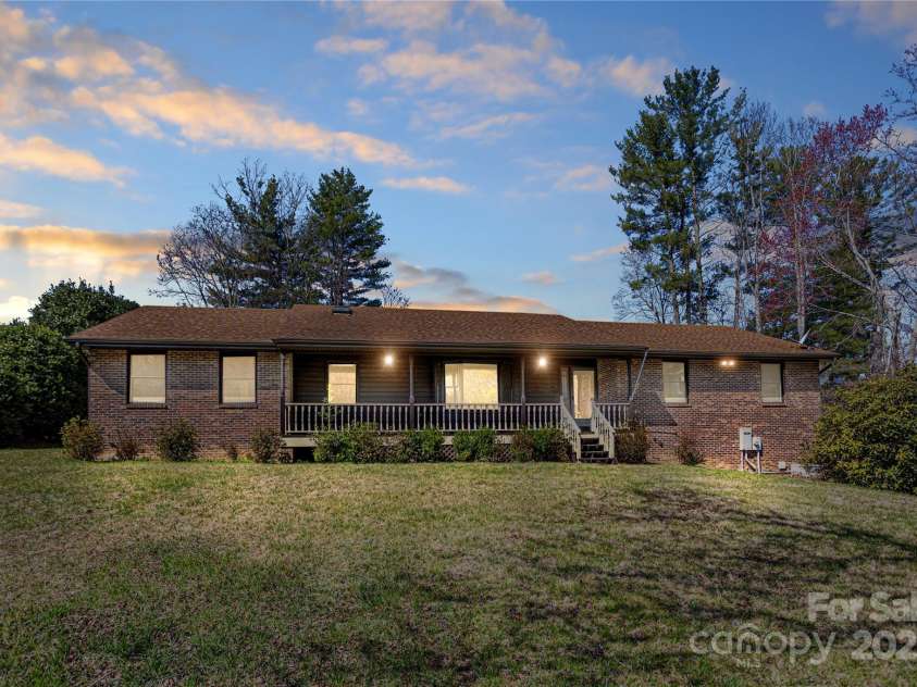 35 Tree Top Drive, Arden, NC 28704.  MLS# CAR4237850, YatesRealty ID 26306. Almost an acre lot in Glen Cove community