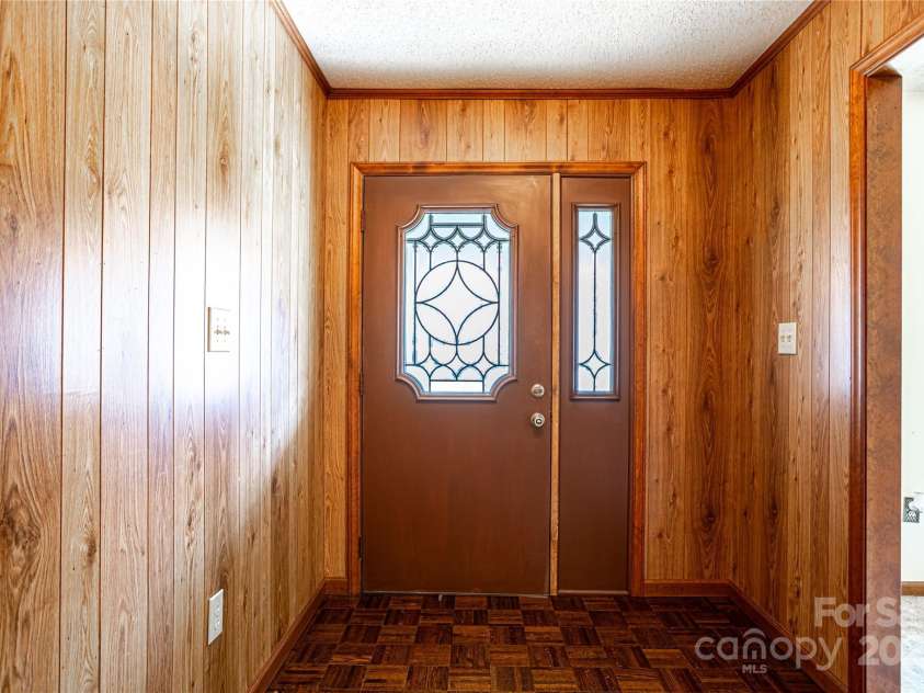 35 Tree Top Drive, Arden, NC 28704.  MLS# CAR4237850, YatesRealty ID 26306. Foyer with closet