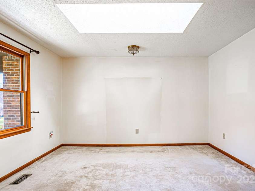 35 Tree Top Drive, Arden, NC 28704.  MLS# CAR4237850, YatesRealty ID 26306. Large Dining Room