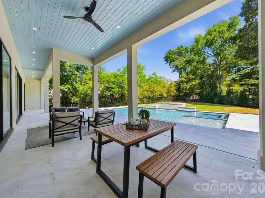 20200 Rainbow Circle, Cornelius, NC 28031.  MLS# CAR4380480, YatesRealty ID 26307. 