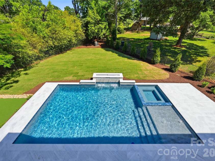 20200 Rainbow Circle, Cornelius, NC 28031.  MLS# CAR4380480, YatesRealty ID 26307. 