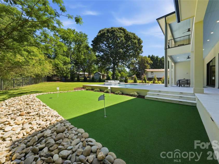 20200 Rainbow Circle, Cornelius, NC 28031.  MLS# CAR4380480, YatesRealty ID 26307. 
