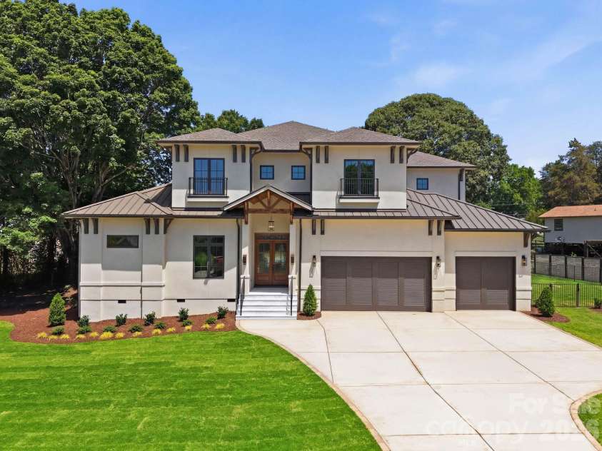 20200 Rainbow Circle, Cornelius, NC 28031.  MLS# CAR4380480, YatesRealty ID 26307. 