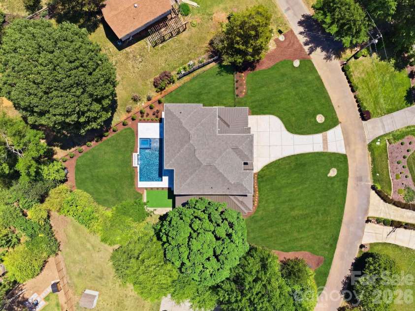 20200 Rainbow Circle, Cornelius, NC 28031.  MLS# CAR4380480, YatesRealty ID 26307. 