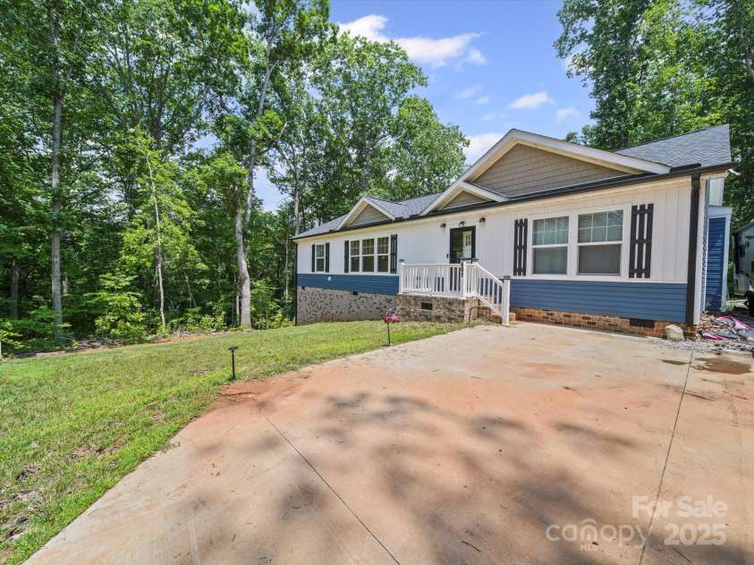 601 Lhasa Apso Lane, Iron Station, NC 28080.  MLS# CAR4278177, YatesRealty ID 26307. 