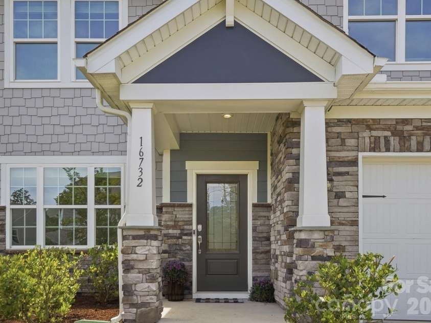 16732 Cozy Cove Road, Charlotte, NC 28278.  MLS# CAR4382476, YatesRealty ID 26308. 