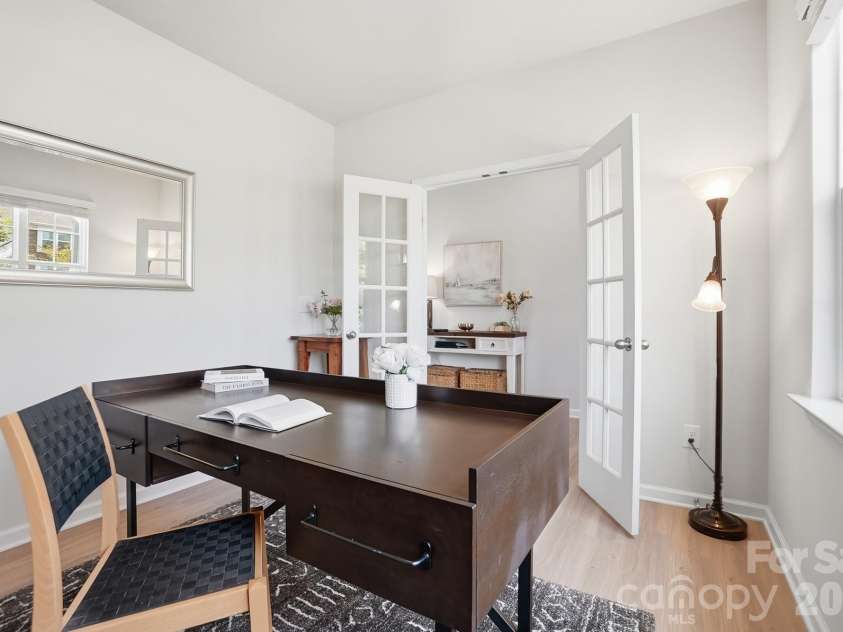 16732 Cozy Cove Road, Charlotte, NC 28278.  MLS# CAR4382476, YatesRealty ID 26308. Front office/flex