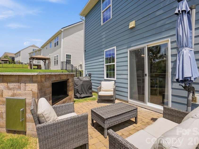 16732 Cozy Cove Road, Charlotte, NC 28278.  MLS# CAR4382476, YatesRealty ID 26308. Gas Fireplace
