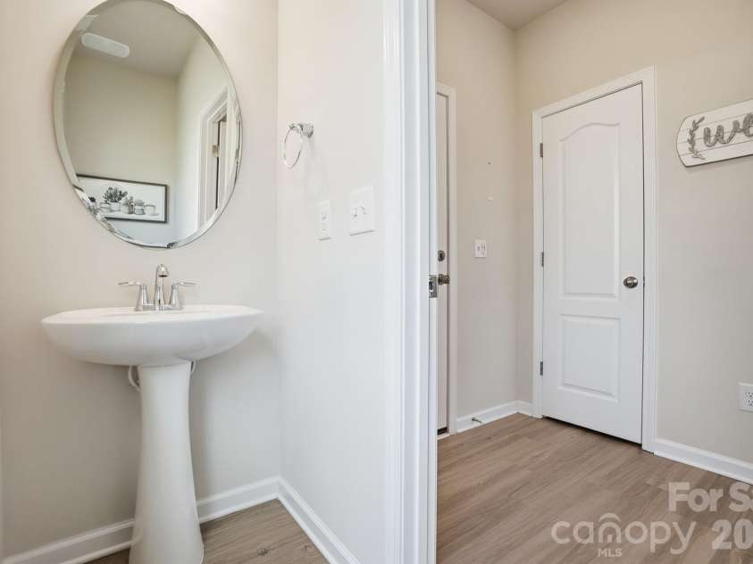 16732 Cozy Cove Road, Charlotte, NC 28278.  MLS# CAR4382476, YatesRealty ID 26308. Half bath on main