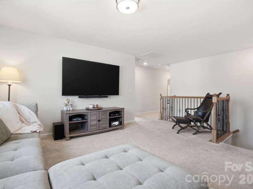 16732 Cozy Cove Road, Charlotte, NC 28278.  MLS# CAR4382476, YatesRealty ID 26308. Loft