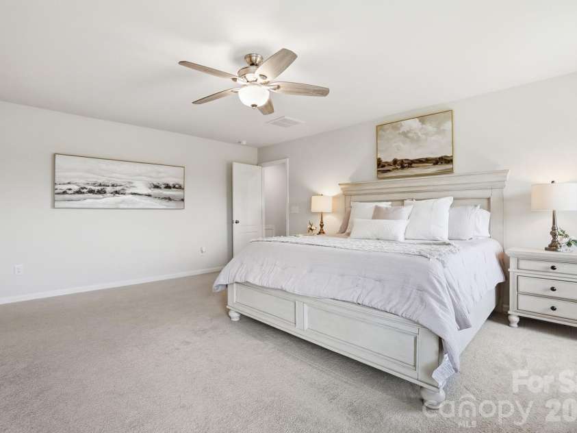 16732 Cozy Cove Road, Charlotte, NC 28278.  MLS# CAR4382476, YatesRealty ID 26308. Primary Suite