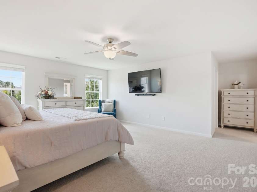 16732 Cozy Cove Road, Charlotte, NC 28278.  MLS# CAR4382476, YatesRealty ID 26308. Primary Suite