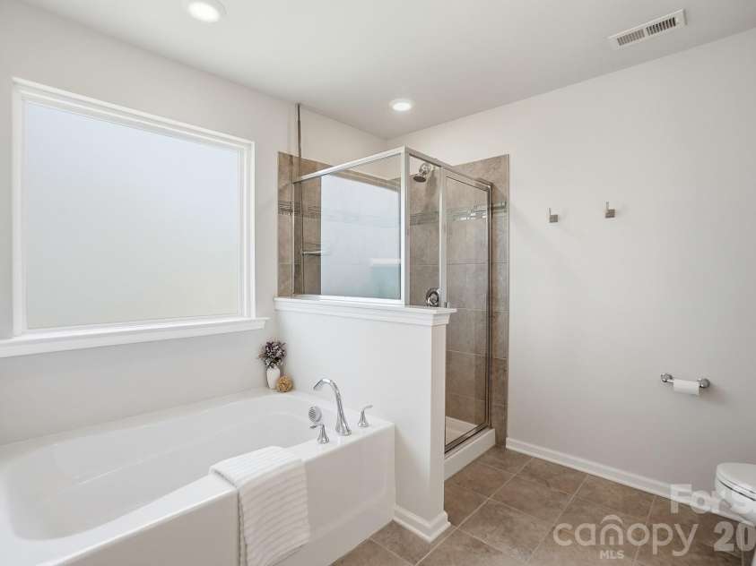 16732 Cozy Cove Road, Charlotte, NC 28278.  MLS# CAR4382476, YatesRealty ID 26308. Primary Suite