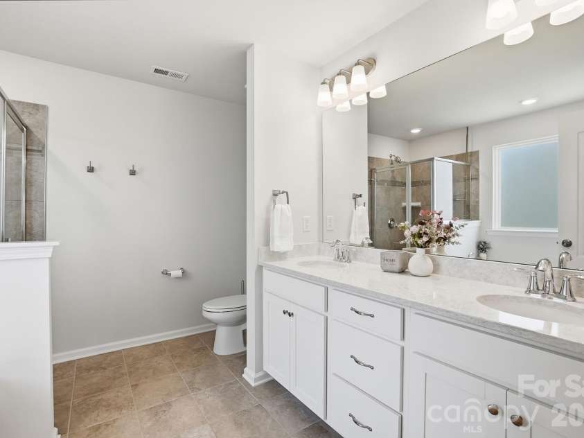 16732 Cozy Cove Road, Charlotte, NC 28278.  MLS# CAR4382476, YatesRealty ID 26308. Primary Suite