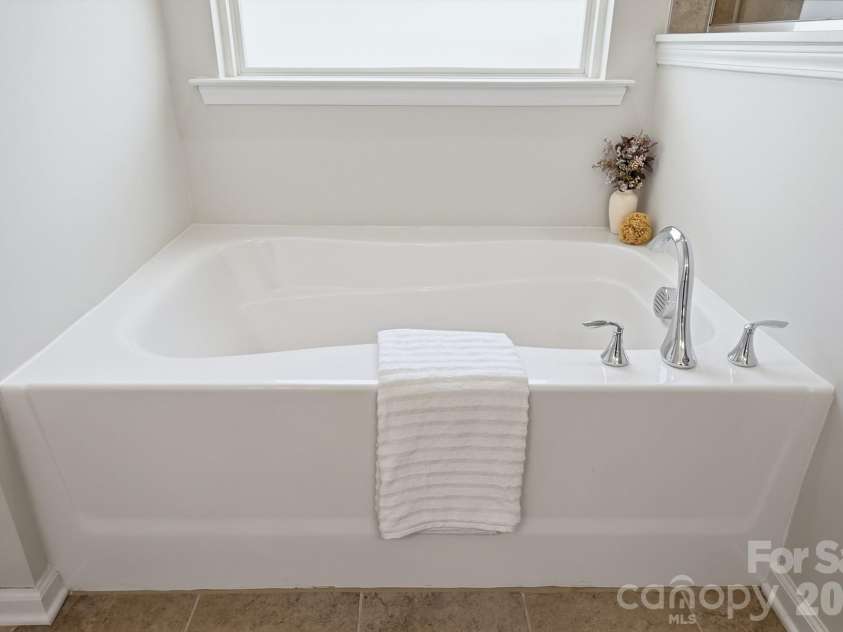 16732 Cozy Cove Road, Charlotte, NC 28278.  MLS# CAR4382476, YatesRealty ID 26308. Primary Suite