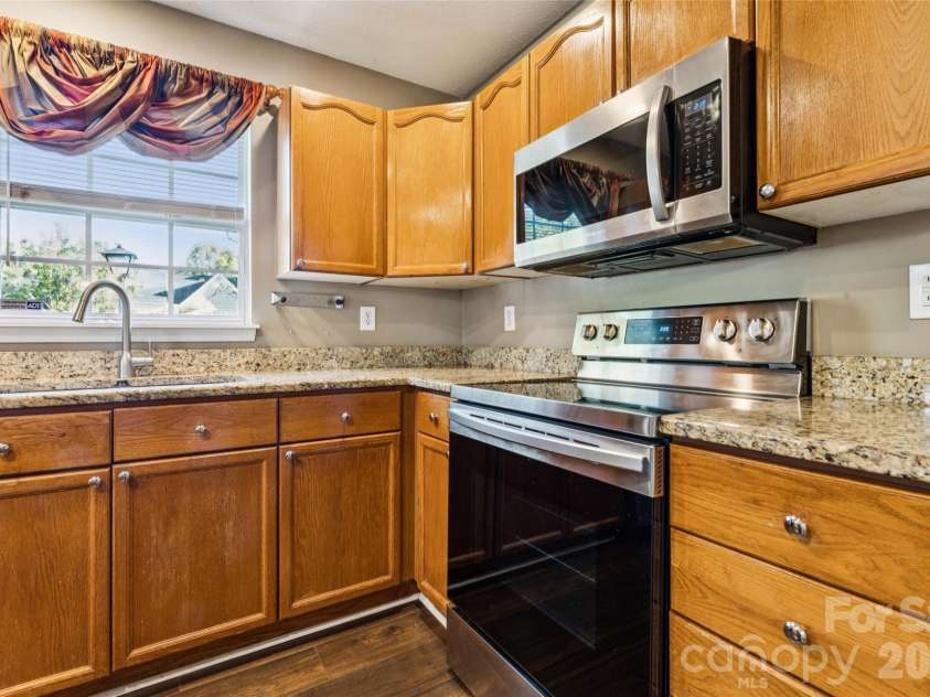735 Mountainwater Drive, Charlotte, NC 28262.  MLS# CAR4436888, YatesRealty ID 26309. Kitchen