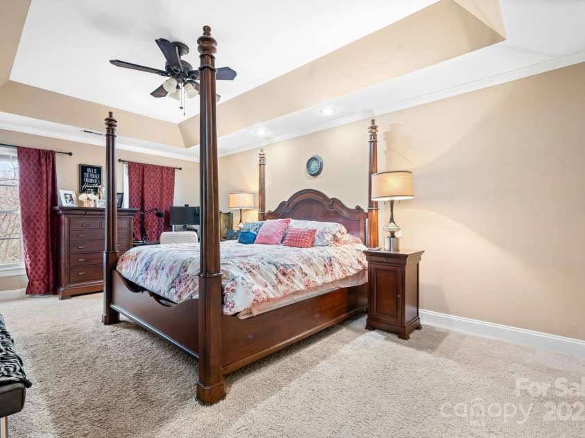 1263 Waterford Drive, Hickory, NC 28602.  MLS# CAR4235247, YatesRealty ID 2631. 