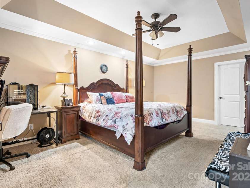 1263 Waterford Drive, Hickory, NC 28602.  MLS# CAR4235247, YatesRealty ID 2631. 