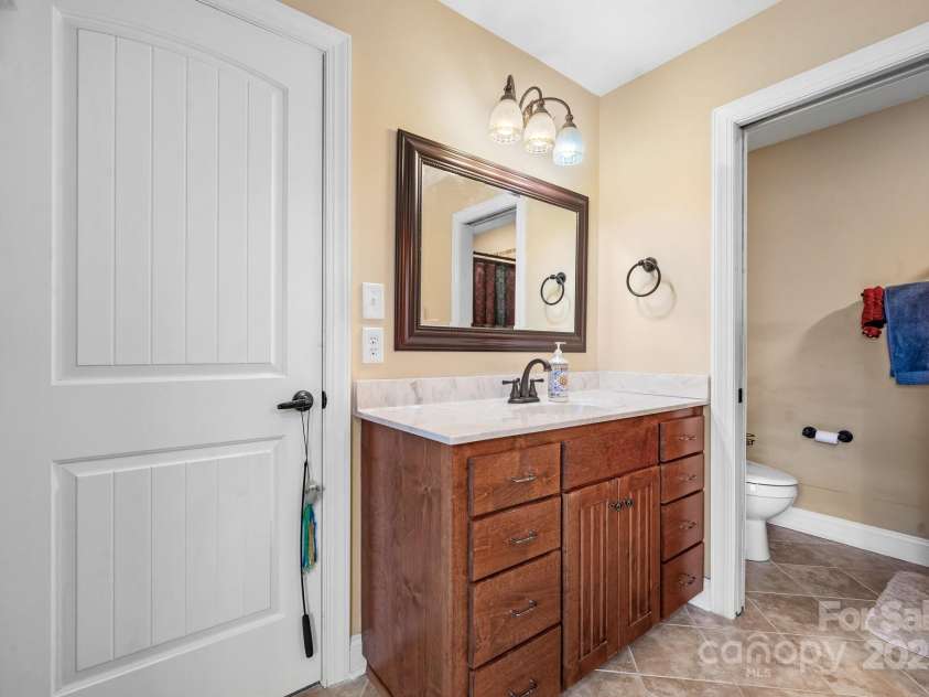 1263 Waterford Drive, Hickory, NC 28602.  MLS# CAR4235247, YatesRealty ID 2631. 