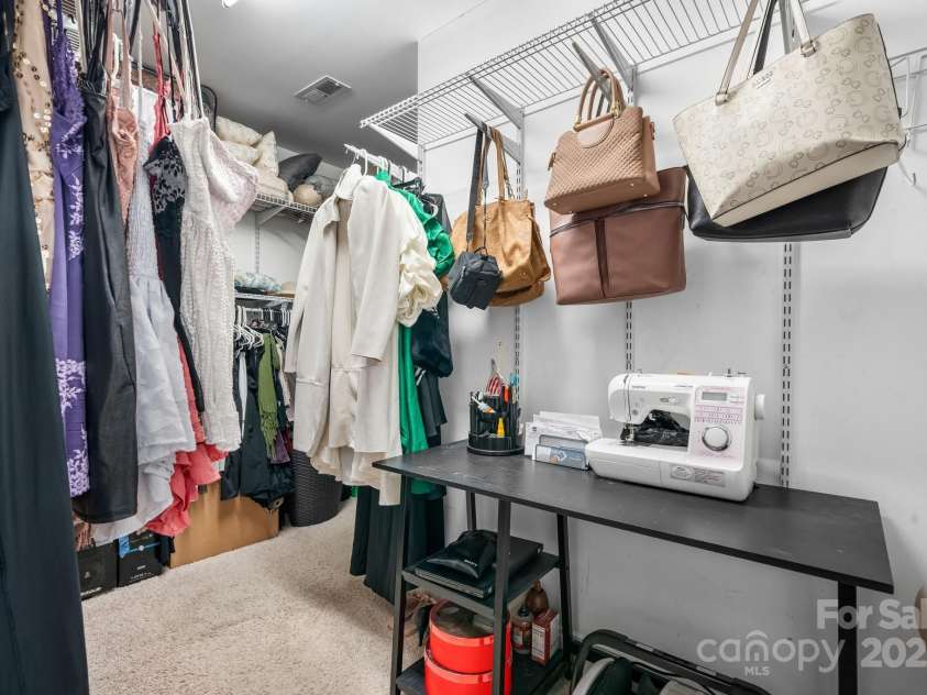 1263 Waterford Drive, Hickory, NC 28602.  MLS# CAR4235247, YatesRealty ID 2631. 