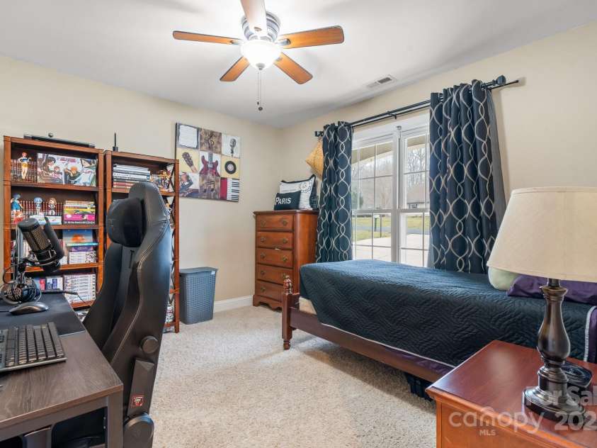 1263 Waterford Drive, Hickory, NC 28602.  MLS# CAR4235247, YatesRealty ID 2631. 