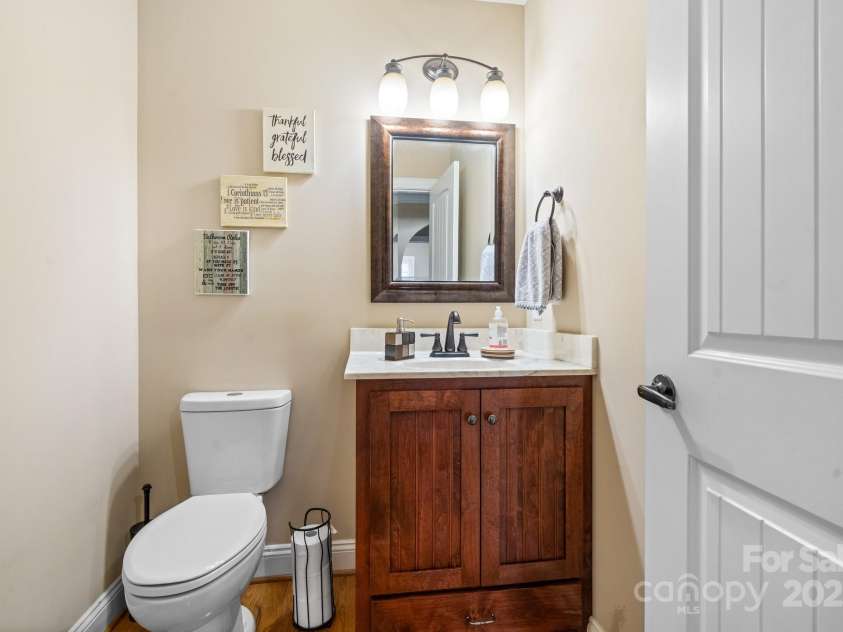 1263 Waterford Drive, Hickory, NC 28602.  MLS# CAR4235247, YatesRealty ID 2631. 