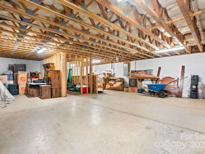 1263 Waterford Drive, Hickory, NC 28602.  MLS# CAR4235247, YatesRealty ID 2631. 