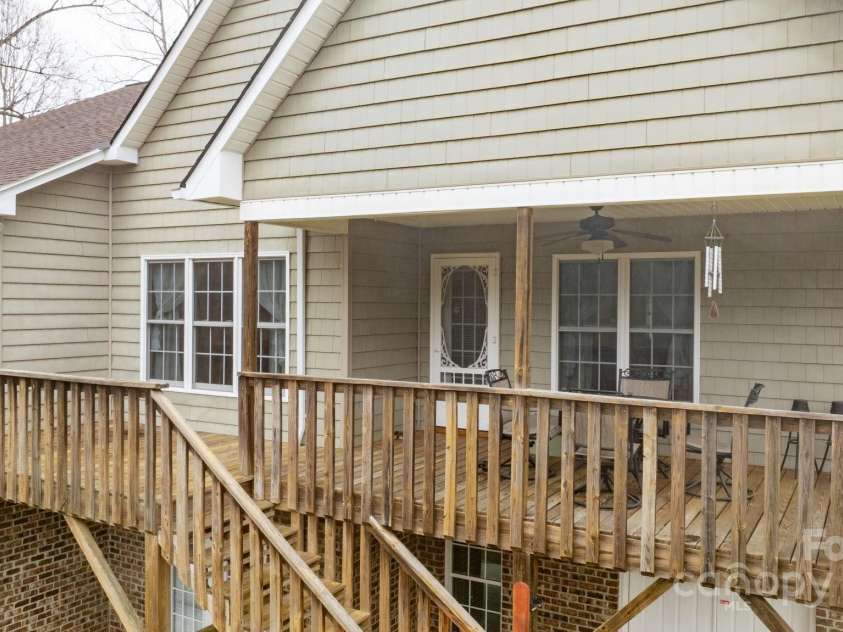 1263 Waterford Drive, Hickory, NC 28602.  MLS# CAR4235247, YatesRealty ID 2631. 