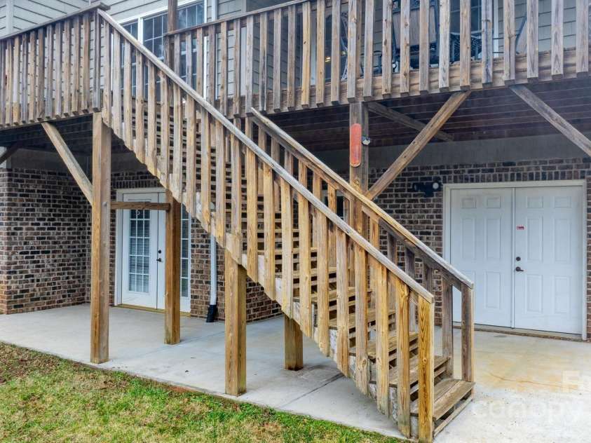 1263 Waterford Drive, Hickory, NC 28602.  MLS# CAR4235247, YatesRealty ID 2631. 