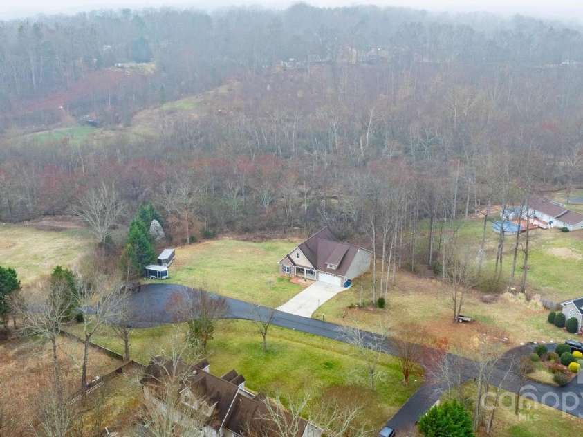 1263 Waterford Drive, Hickory, NC 28602.  MLS# CAR4235247, YatesRealty ID 2631. 