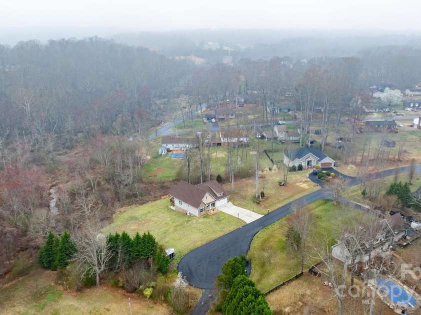 1263 Waterford Drive, Hickory, NC 28602.  MLS# CAR4235247, YatesRealty ID 2631. 