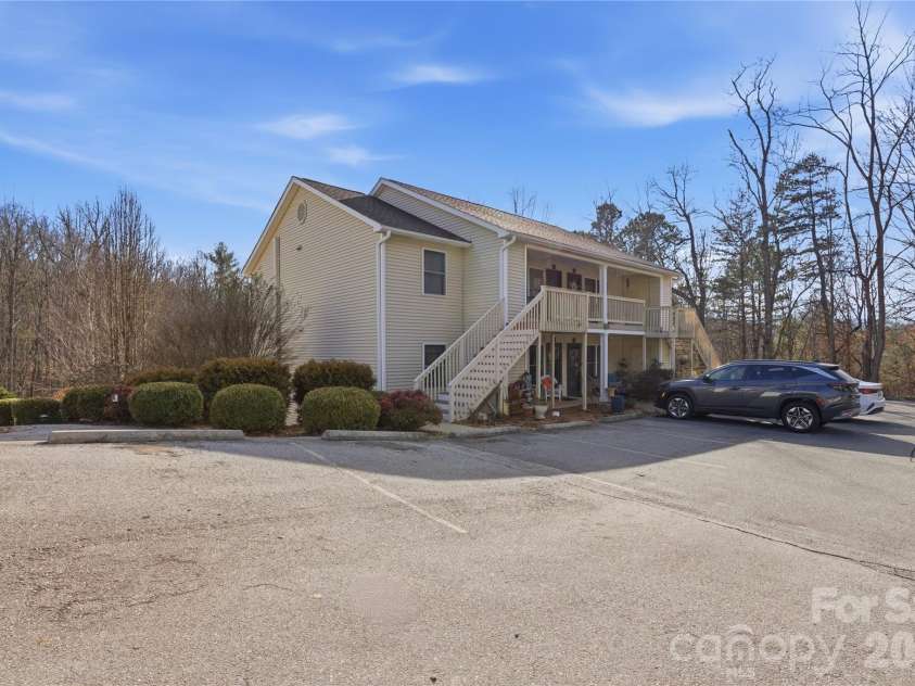 19 Krista Circle, Candler, NC 28715.  MLS# CAR4352518, YatesRealty ID 2631. 