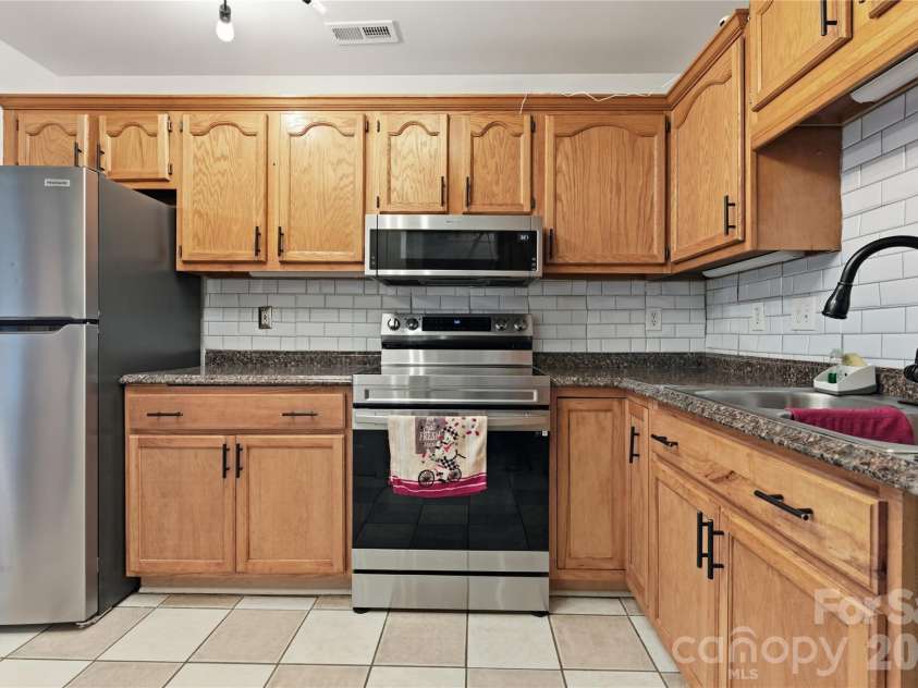19 Krista Circle, Candler, NC 28715.  MLS# CAR4352518, YatesRealty ID 2631. 