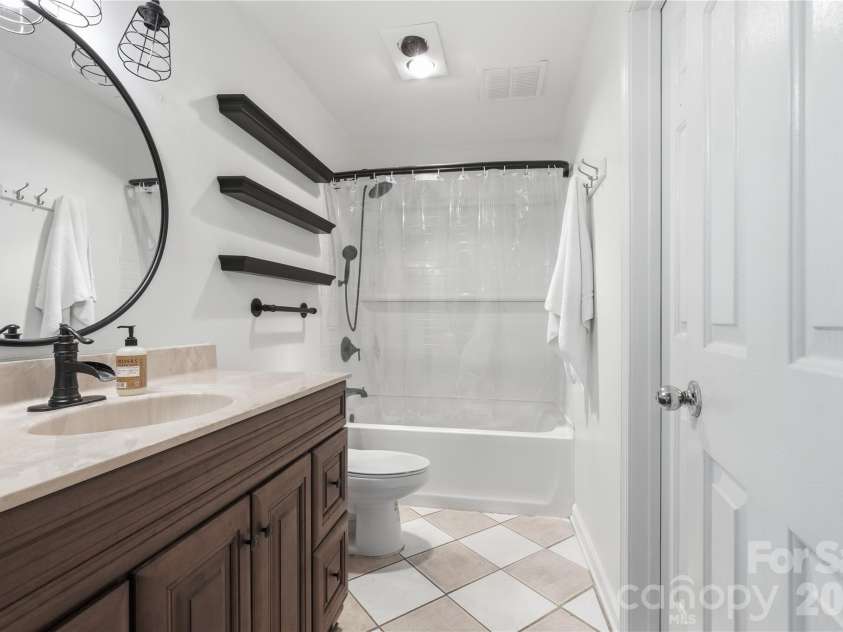 19 Krista Circle, Candler, NC 28715.  MLS# CAR4352518, YatesRealty ID 2631. 