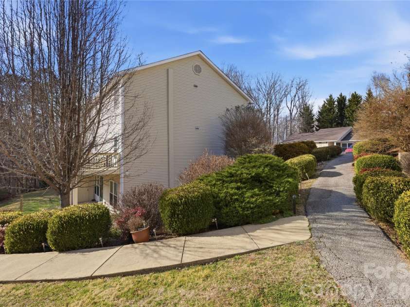 19 Krista Circle, Candler, NC 28715.  MLS# CAR4352518, YatesRealty ID 2631. 
