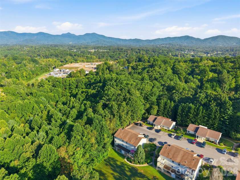 19 Krista Circle, Candler, NC 28715.  MLS# CAR4421403, YatesRealty ID 2631. 