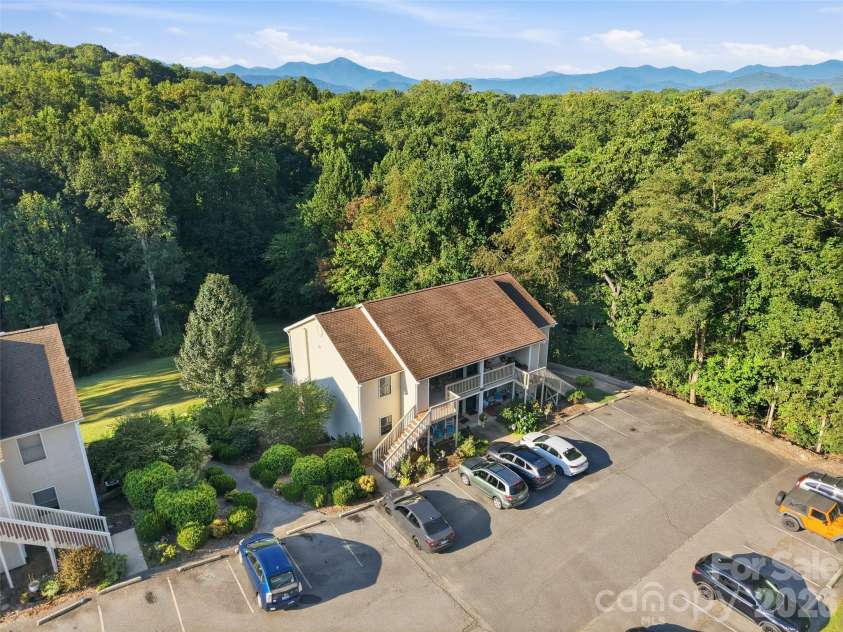 19 Krista Circle, Candler, NC 28715.  MLS# CAR4421403, YatesRealty ID 2631. 