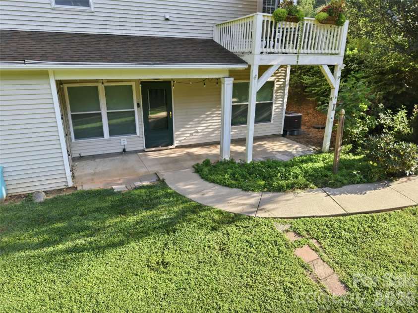 19 Krista Circle, Candler, NC 28715.  MLS# CAR4421403, YatesRealty ID 2631. 