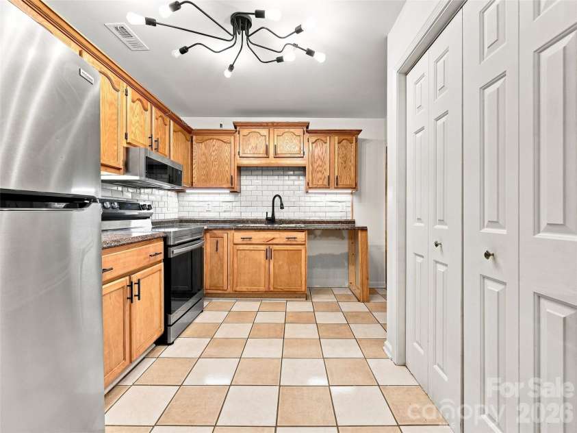 19 Krista Circle, Candler, NC 28715.  MLS# CAR4421403, YatesRealty ID 2631. 